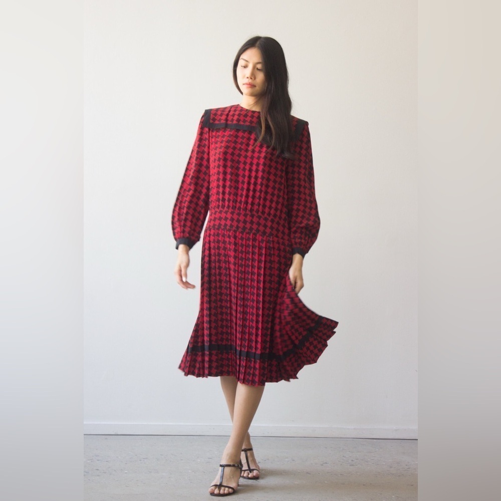 Albert Nipon Vintage 1980’s 100% Silk Portrait Collar Drop Waist Dress